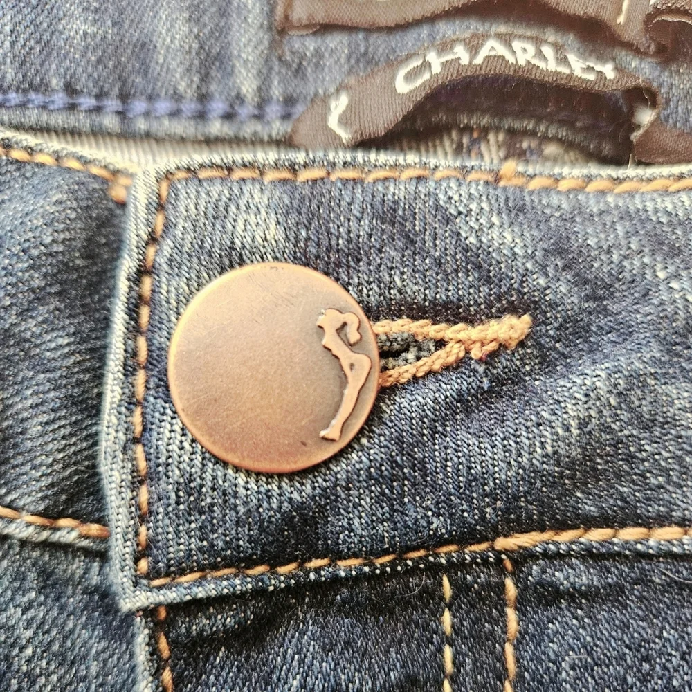 Dollhouse Blue Jeans with Pink Floral Embroidery🌷🌷🌷 - Picture 5 of 9